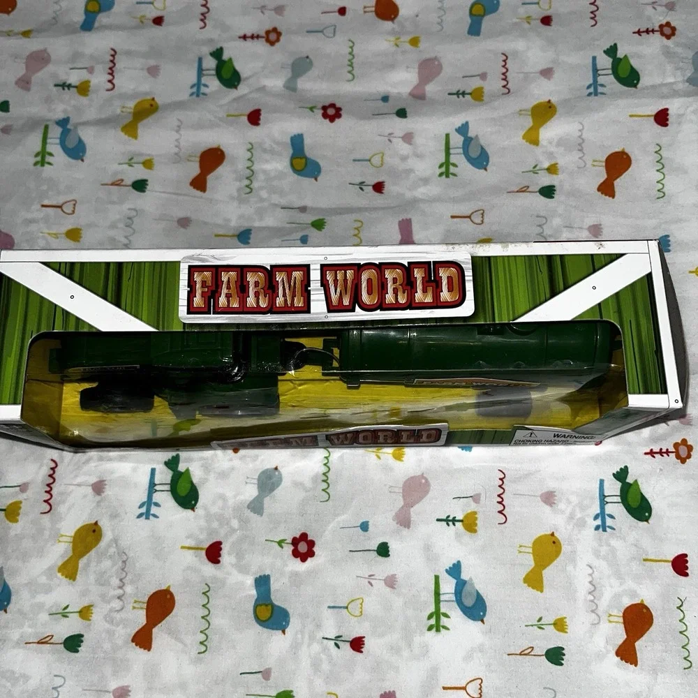 Farm World Tractor‎ & Pull Behind Tanker NIB